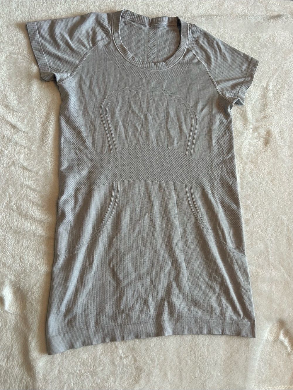 lululemon athletica • Short-Sleeve Seamless Tee - Light Gray •